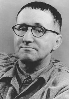 Bertolt-Brecht_Bundesarchiv_Bild_183-W0409-300.jpg