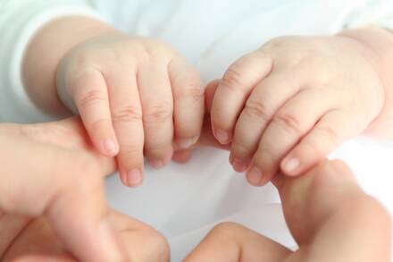 baby-baby-hand-liebe-433493.jpg