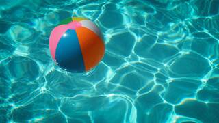 sommer schwimmbad ball.jpg