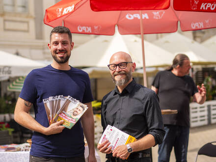 Gemeinsam auf der Straße: der bundesweite KPÖ-Spitzenkandidat Tobias Schweiger und Hanno Wisiak, der die Grazer KPÖ-Liste anführt.