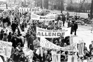 Allende_supporters.jpg